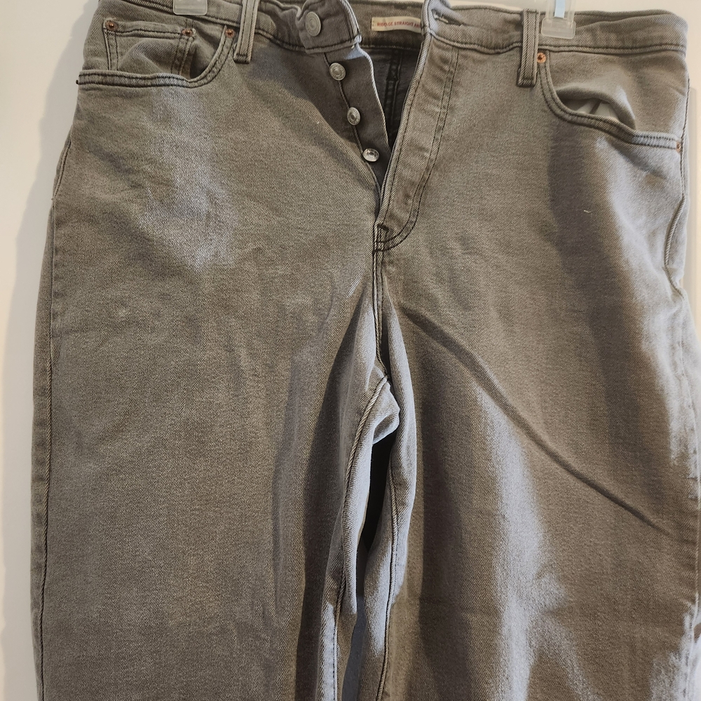 Levi's Women's Straight Leg Jeans in Charcoal